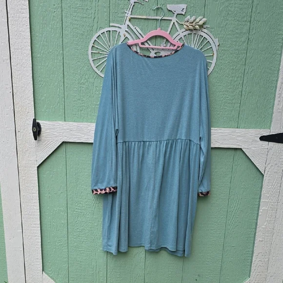 ON HOLD FOR PENNY Blue Dress with Leopard Accents Sz 3xl - Picture 2 of 3